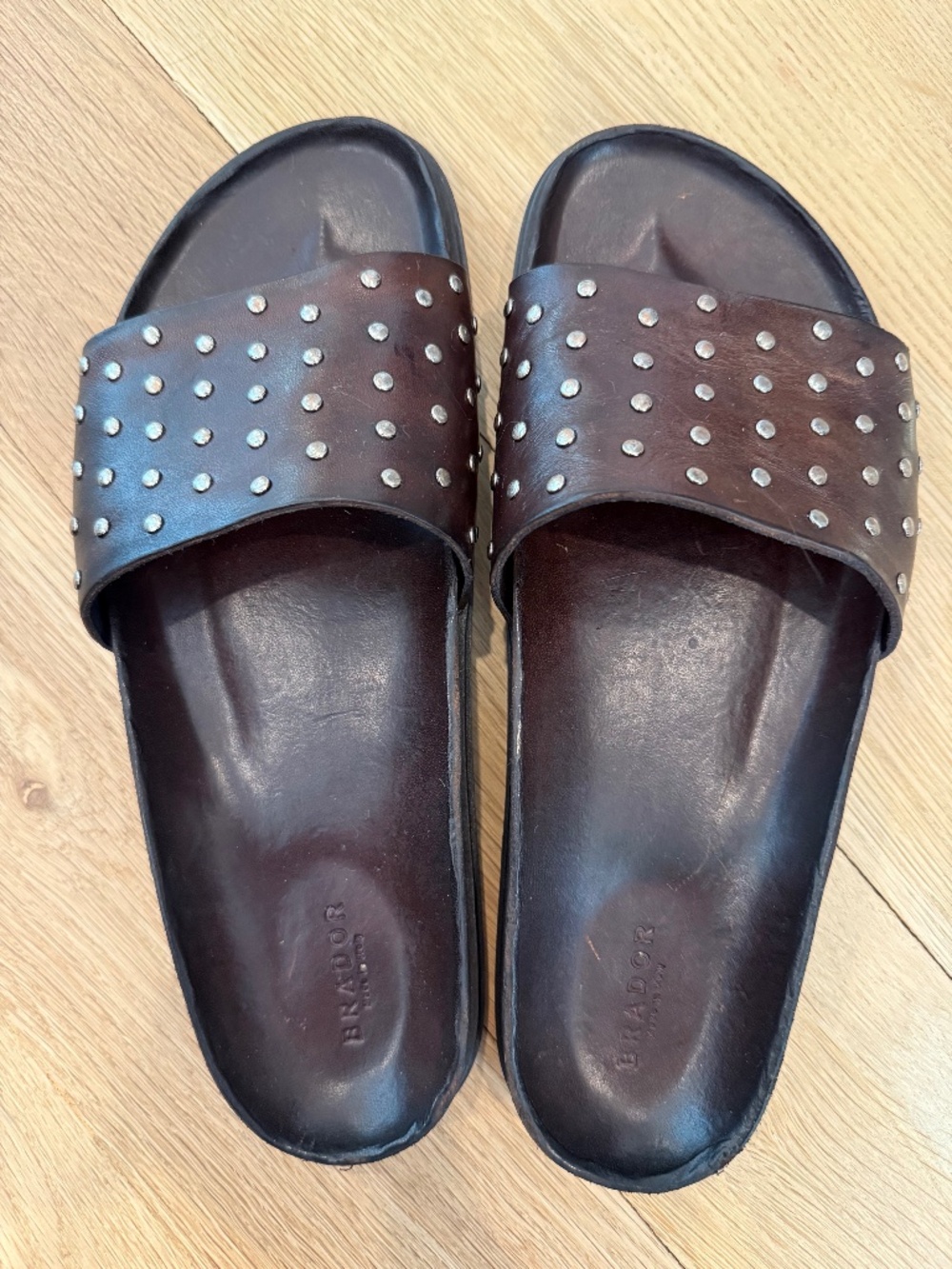 Brador Stud Leather Slides